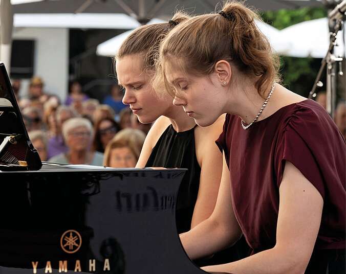 Bild zur Veranstaltung: Earthquake – Ania Druml: Klavier, Violoncello & Sophie Druml: Klavier, Violine