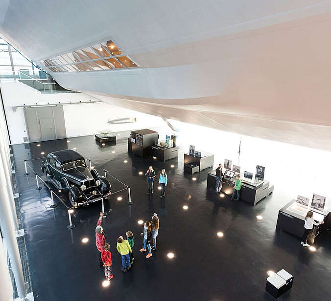 Einblick in die Zeppelinhalle von oben