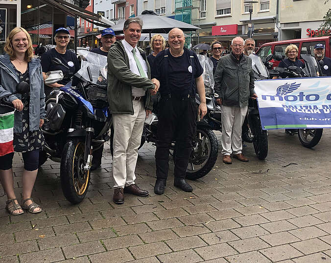 Gruppenfoto Motoclub Polizia di Stato aus Imperia