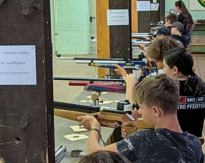 Kinder bei Schützentraining