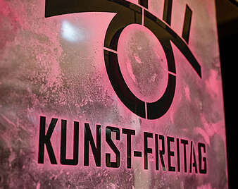 Schablone mit Kunst-Freitag-Logo