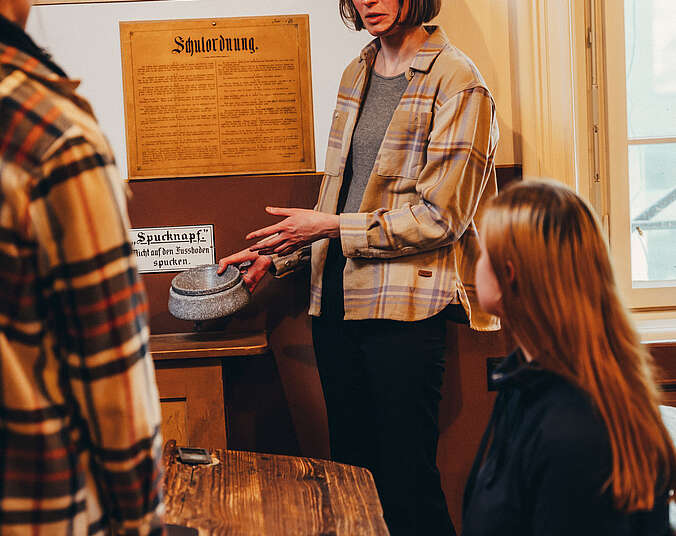 Führung im historischen Klassenzimmer 1900