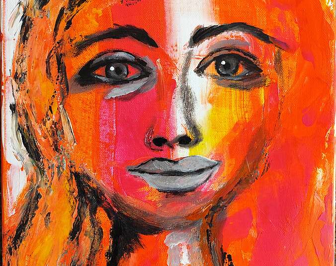 Abstraktes Bild, gmalt mit Acrylfarben. Ein Frauenporträt in Rot- und Orangetönen.