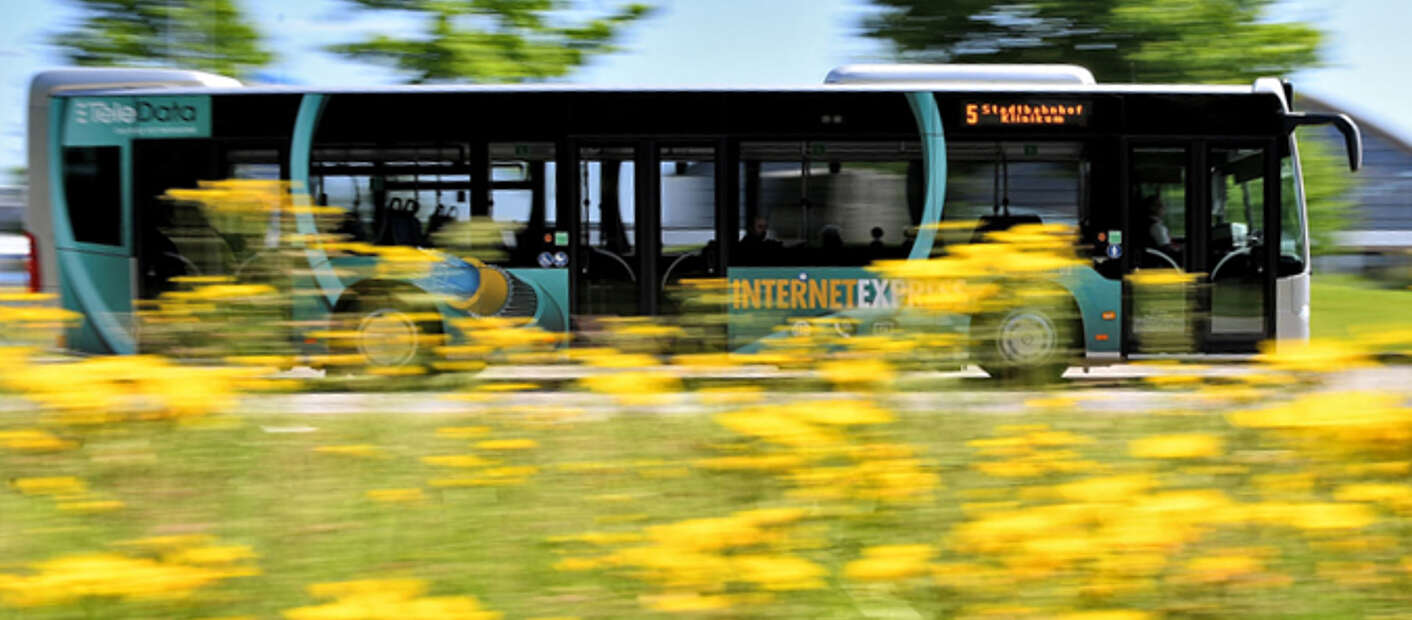 Bus beim vorbeifahren