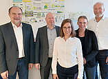 Von links: Walter Göppel (energieagentur Ravensburg), Jürgen Rummel (B.&S.U. Beratungs- und Service-Gesellschaft Umwelt mbH), Kira Urban (Stadt Friedrichshafen), Laura Holzhofer (energieagentur Ravensburg) und Dr. Tillmann Stottele (Stadt Friedrichshafen)

