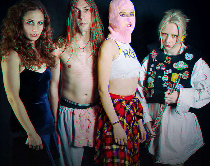 Künstler stehend Pussy Riot Riot Days Projekt