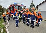 Die Mitglieder der Jugendfeuerwehr bekommen ihre Befehle