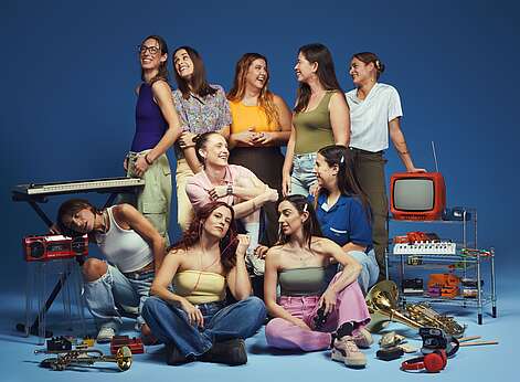 Buntes Gruppenfoto von Frauen