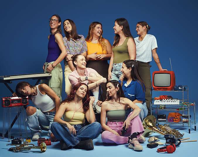 Buntes Gruppenfoto von Frauen