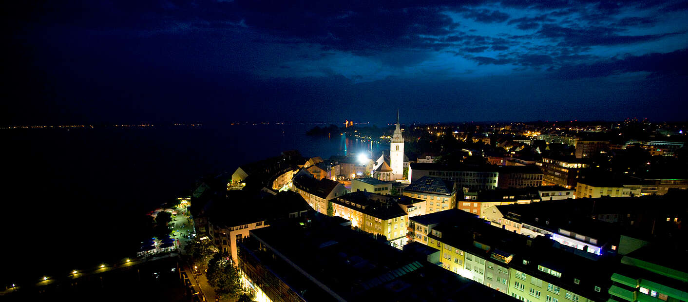 Friedrichshafen bei Nacht
