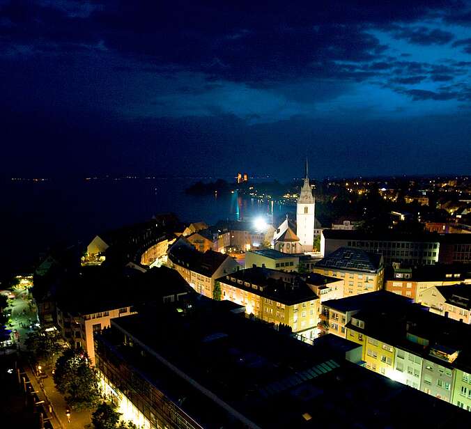 Friedrichshafen bei Nacht