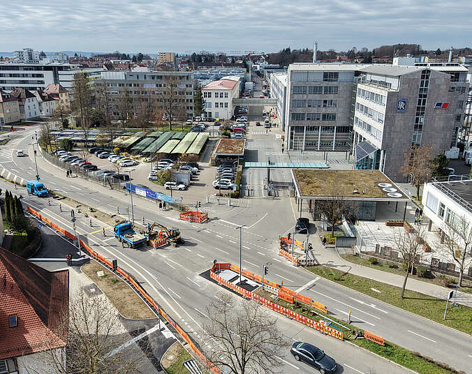 Drohnenbild der Baustelle, im Hintergrund Rolls-Royce-Werk 1