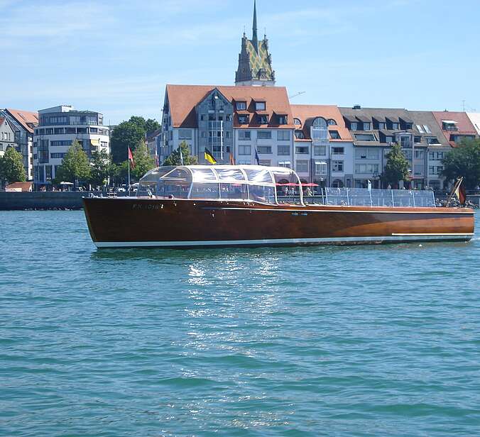 Seeschwalbe - Boot auf dem See