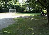Bolzplatz mit Fußballtor