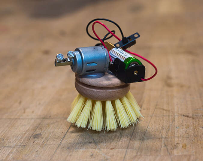 Experiment mit Materialien aus der Küche
