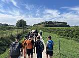 Die Jugendlichen auf einer Wanderung 