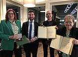 (von links): Cornelia Nachbaur-Naulin (Ehrenmedaille der Stadt Friedrichshafen), Erster Bürgermeister Fabian Müller, Jürgen Deeg (Ehrenbrief der Stadt Friedrichshafen) und Hildegard Corbo (Ehrenbrief der Stadt Friedrichshafen).