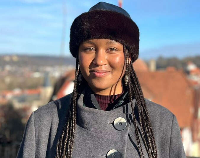 Portraitbild Frau mit Mütze