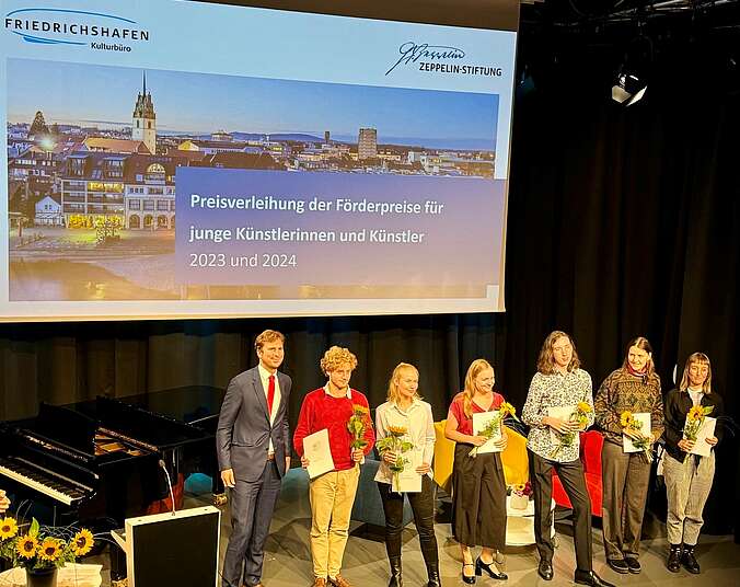 Gruppenbild mit den Preisträgerinnen und Preisträgern