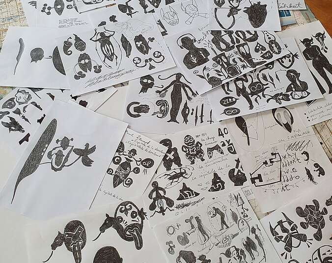 Handgezeichnete Animationsgrafiken auf vielen Blättern