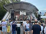 In der Musikmuschel gaben sowohl regionale und überregionale Bands aus Deutschland als auch internationale Bands unterschiedlichste Musikstile zum Besten.