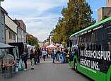 Blick in Charlottenstraße mit Besuchern 