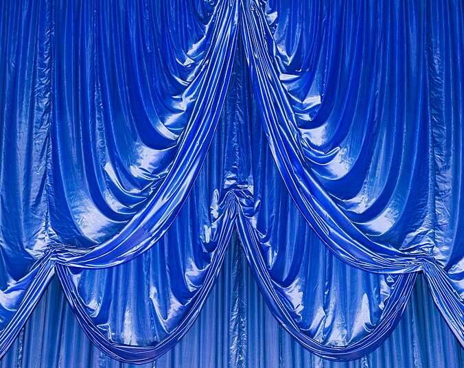 Blauer Vorhang