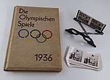 Das Buch enthält einen Stereoskopie-Betrachter und rund 100 Bilder. 