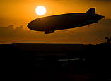 Zeppelin im Sonnenuntergang