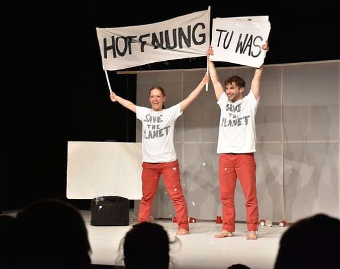 Bild zur Veranstaltung: TRASHEDY / 11+ - performing:group