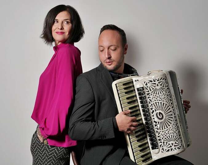 Sandra Dell’Anna mit Pianisten und Akkordeonisten Salvo La Ferrera