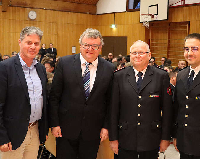 von links: Bürgermeister Dieter Stauber, Oberbürgermeister Andreas Brand, stellvertretender Kommandant Werner Späth und Kommandant Felix Engesser