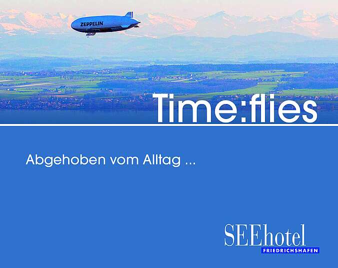 Zeppelin über dem See - im Hintergrund die Alpen