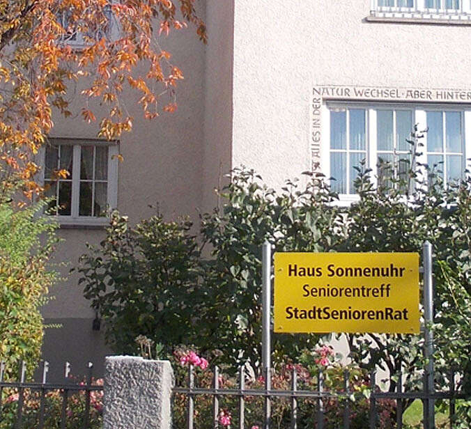 Haus Sonnenuhr Seniorentreff von außen