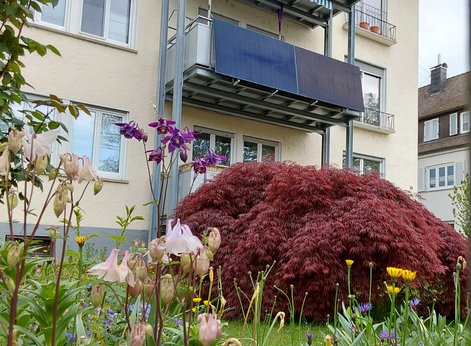 Balkone an Haus mit Balkonrkraftwerk/Sorlarpanel