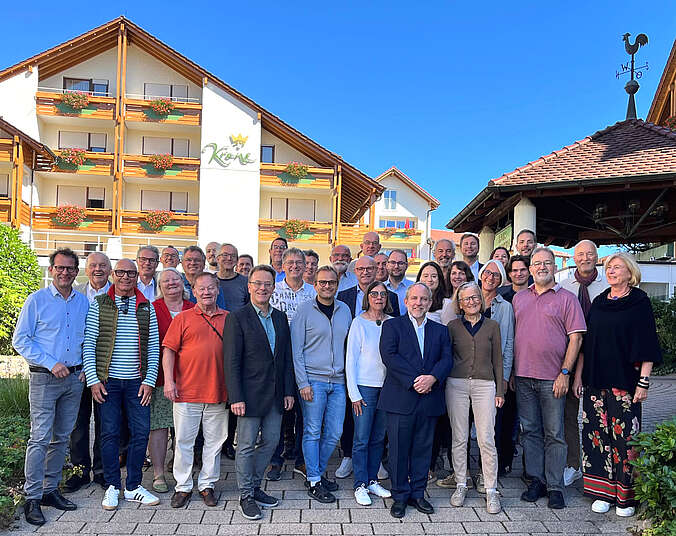 Gruppenbild Gemeinderat mit OB, Ortsvorstehern und Dezernenten