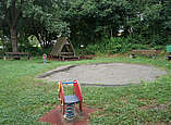 Spielplatz mit Sandkasten