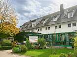 Blick auf die Graf-Zeppelin-Jugendherberge Friedrichshafen: Haus von außen