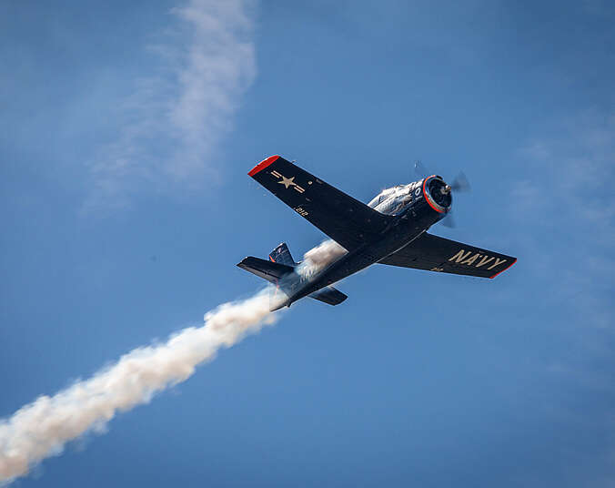 Historisches Flugzeug bei einer Flugshow am Sommerfest des Dornier Museums.
