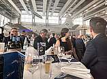 Kommodore Kapitän zur See Oliver Ottmüller begrüßt beim Heritage Dinner Vertreter aus Politik, Kirche und Bundeswehr. (Foto: Stadt Friedrichshafen)