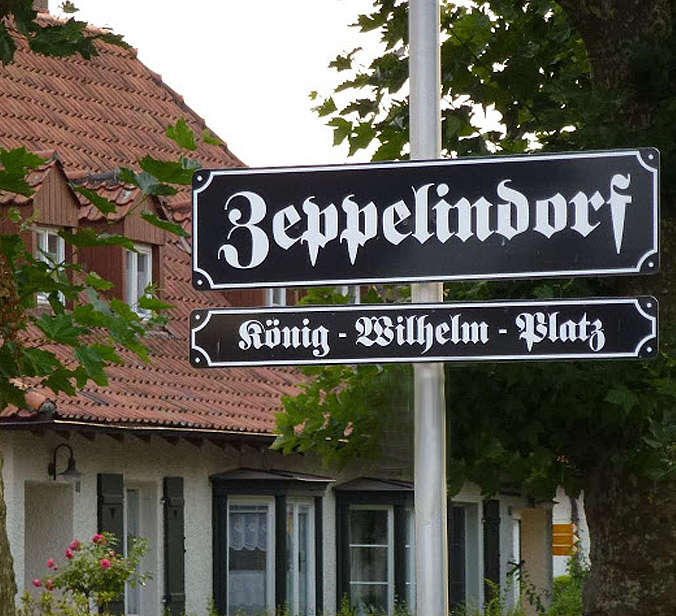 Schild Wegweiser Zeppelindorf