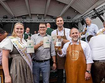 5 Personen mit Bierkrug