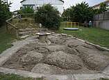 Spielkasten mit Sandkasten