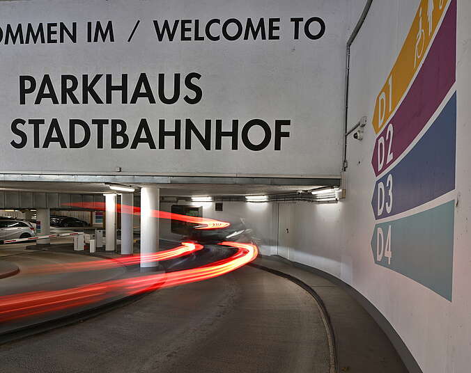 Blick in die Einfahrt Parkhaus Stadtbahnhof