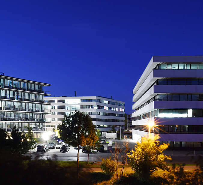 Gewerbegebiet Friedrichshafen bei Nacht