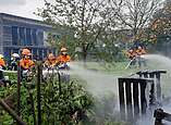 Die Jugendfeuerwehr Fischbach während dem Löschangriff