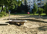 Sandkasten mit Wasserspielplatz