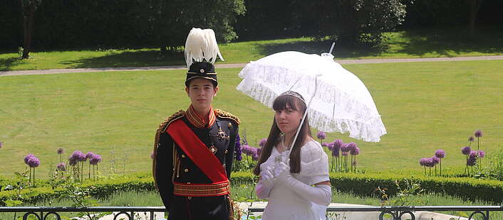 König Karl und Königin Olga im Schlosspark