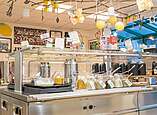Blick in die Graf-Zeppelin-Jugendherberge Friedrichshafen: Frühstücksbuffet