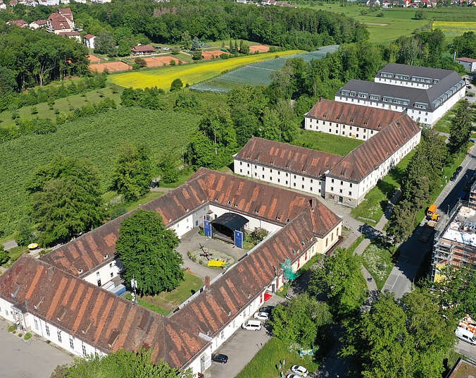 Luftbild des Fallenbrunnens mit Gebäude 18